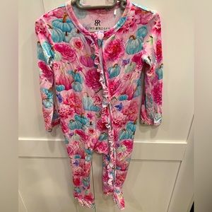 Bums & Roses EUC Size 12-18 Months